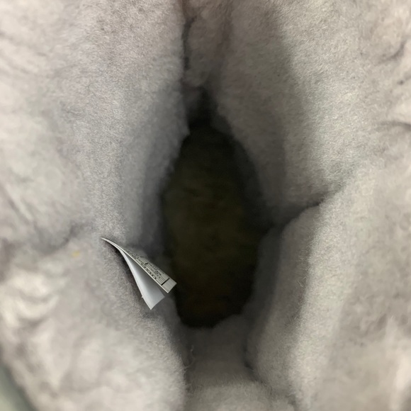 UGG CLASSIC SHORT COSMOS SEQUIN BOOT 6 - Picture 10 of 16